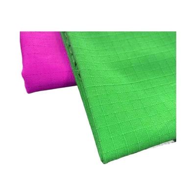 Vêtements de travail imperméables Tissu de combinaison de teinture ordinaire de 235 gm Tissu de polycoton Ripstop