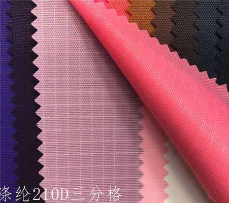 Tissu oxfordique résistant à l'eau et au déchirement 210D Ripstop pour tente de camping / sac à dos
