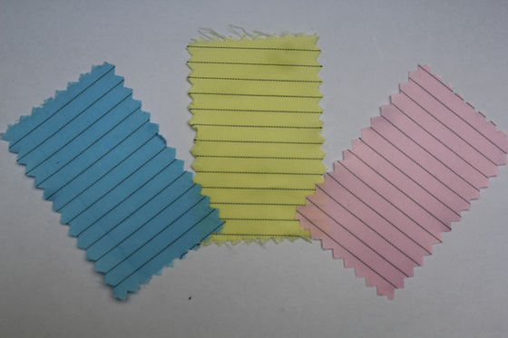 Polyester/coton Tissu de sécurité ESD antistatique pour les salles blanches, exempt de lingots, pour les vêtements de laboratoire