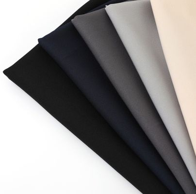 Densité de matériau de polyester à tige en sponges de 190 gm 108*58 pour la production sur le marché africain