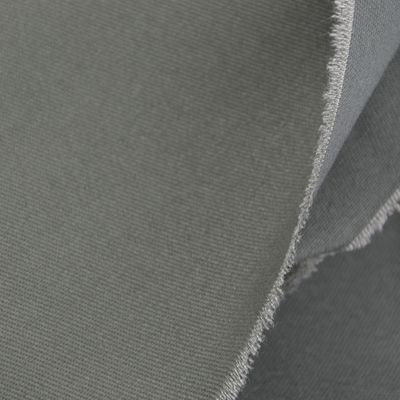 Densité de matériau de polyester à tige en sponges de 190 gm 108*58 pour la production sur le marché africain