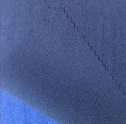 Densité de matériau de polyester à tige en sponges de 190 gm 108*58 pour la production sur le marché africain