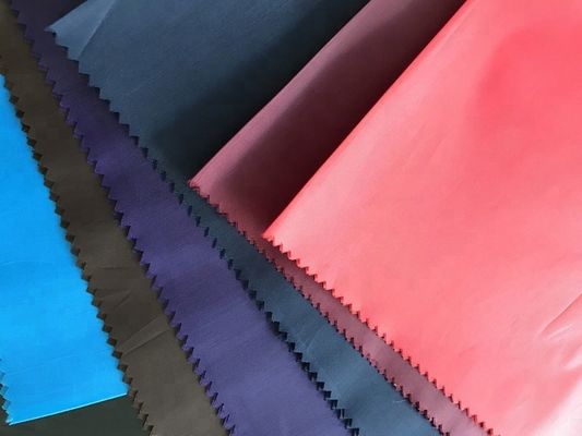 MCQ 4500 mètres 100% POLY 210T TAFFETA doux et coloré pour les vêtements et les uniformes