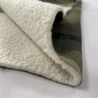 Dobby Style Multicam 100% Polyester Camo Polar Fleece Softshell Tissu pour une veste de plein air