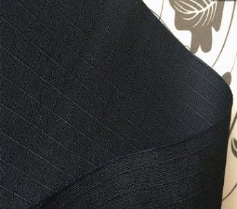 Tissu en polycoton teinté à l'eau douce