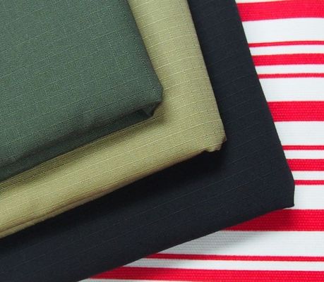 235gm TC Tissu Ripstop en vert foncé pour la sécurité Uniforme Couleur personnalisée