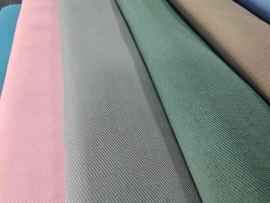 Exporté Standard 100% Polyester revêtement 210T Taffeta pour le tissu de couleur personnalisée