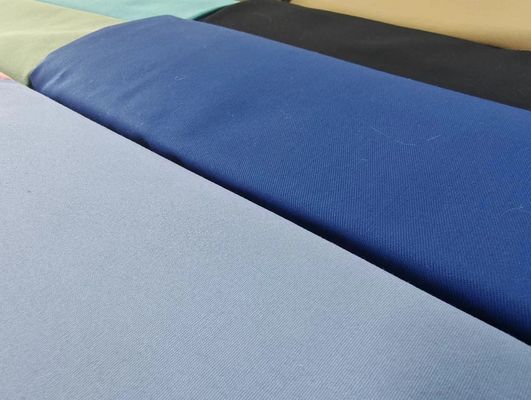 Exporté Standard 100% Polyester revêtement 210T Taffeta pour le tissu de couleur personnalisée