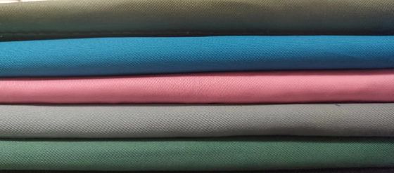 Couleur personnalisée 210T Taffeta polyester revêtement de tissu ignifuge pour les textiles domestiques