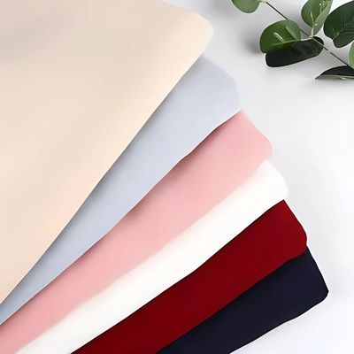 Tissu tissé de couleur personnalisé 210T Taffeta pour le revêtement de polyester standard 100% exporté