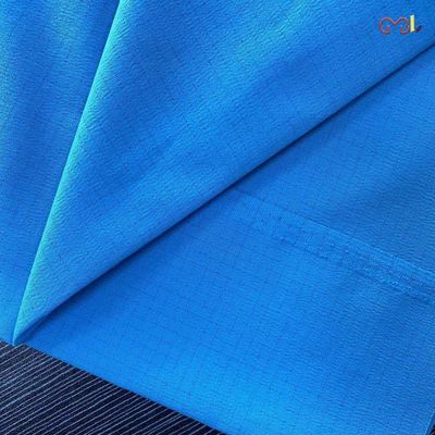 Tissu en polyester 100% doux et durable pour une résistance uniforme à l'eau