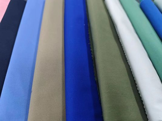 Tissu en polyester 100% doux et durable pour une résistance uniforme à l'eau