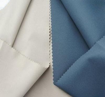 Tissu en polyester à l'épreuve de l'eau Gabardine pour vêtements de travail Uniforme en couleur personnalisée