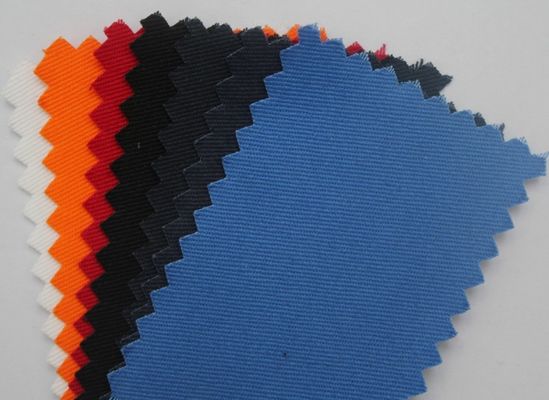 Tissu en polyester à 100% pour uniformes et combinaisons Tissu imperméable à l'eau pour vêtements de travail en gabarde