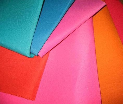 57/58 Largeur personnalisée imperméable à l'eau 100% Polyester Twill Gabardine Tissu pour vêtements de travail