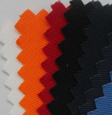 Rétractable à la flamme 100%polyester Twill Gabardine tissé pour uniformes dans l'industrie