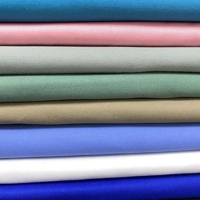 Polyester en coton 65*65 133*72 TC Tissu teint pour vêtements de travail