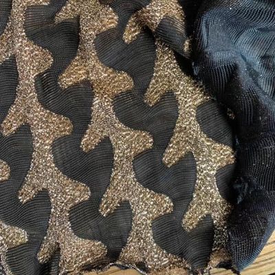 Couleur de stock prêt Tissu de luxe en brocart 260gm Jacquard métallique 100% polyester