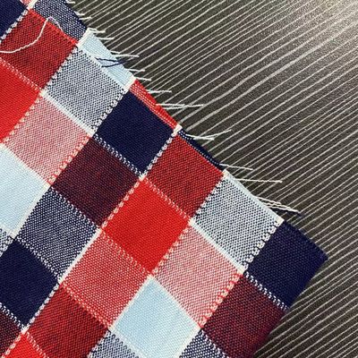130gm 150gm 170gm 135gm Fil teinté Tissu simple Twill pour les costumes scolaires Vêtements de travail maintenant